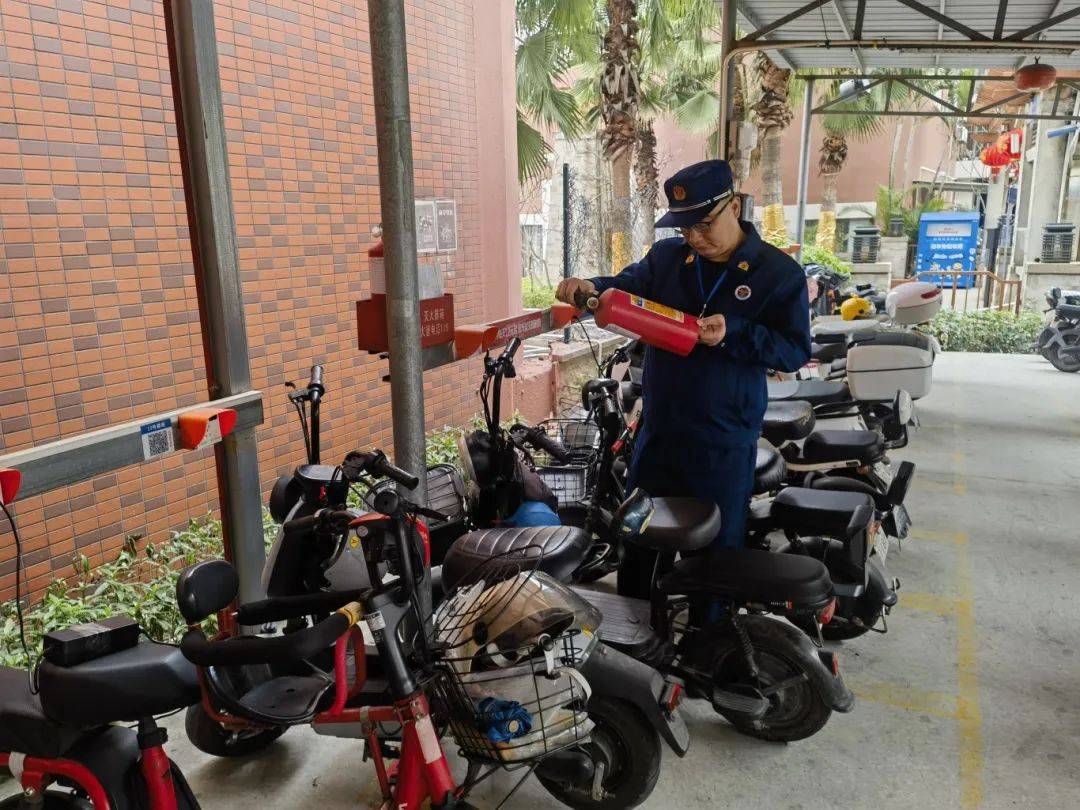 嚴查違規(guī)行為<strong></p>
<p>不銹鋼板廠
</strong>！佛山市電動自行車全鏈條整治行動持續(xù)進行中:不銹鋼板廠
