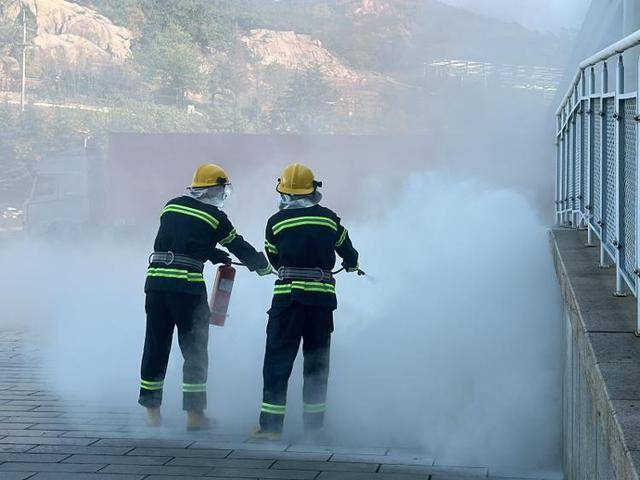 凝“青”聚能——青島卷煙廠卷包車間打造 “青年+安全生產(chǎn)”示范工程:鋼板樁生產(chǎn)廠
